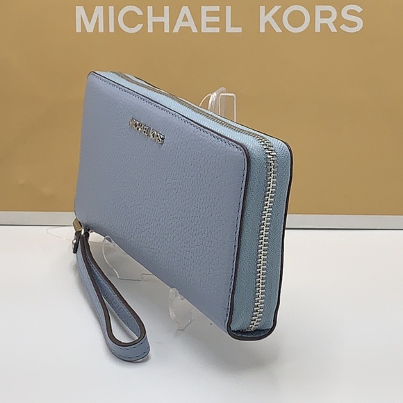 MICHAEL KORS LARGE TRAVEL
CONTINENTAL WRISTLET WALLET PALE
Blue COLOR - Picture 6 of 11